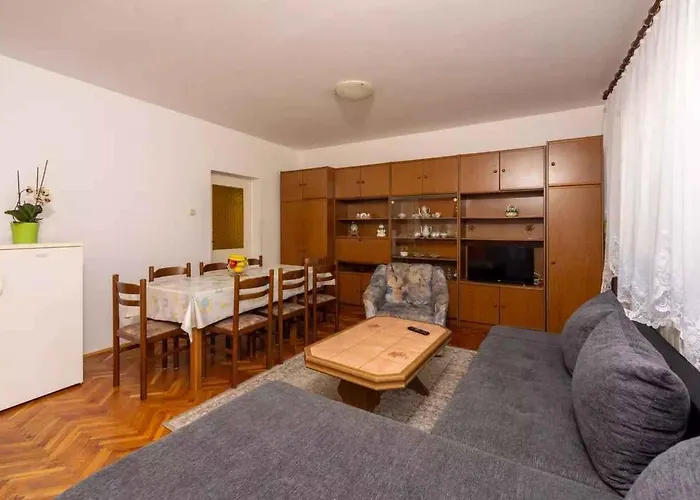 Four-bedroom In Ii Appartement *