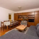 Four-bedroom In Ii Appartement *