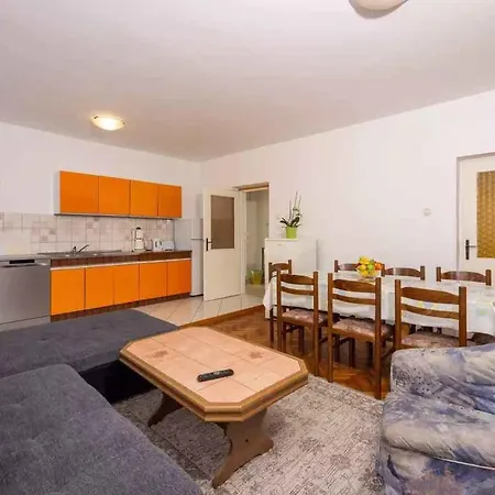 Apartment Four-bedroom In Ii *